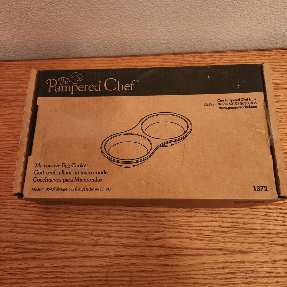 Pampered Chef Stoneware Microwave Egg Cooker